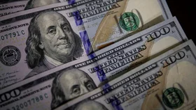 Dólar cierra en $962 y alcanza máximo en 11 meses