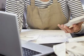 Inteligencia artificial avanza en el comercio chileno sin reemplazo masivo de empleos