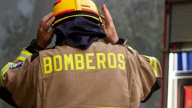 Dos personas mueren en incendio de departamentos en Cerrillos