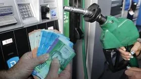 Bencinas subirían cerca de $40 y el diésel hasta $110 desde este jueves