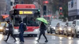 Santiago podría recibir hasta 45 mm de lluvia esta semana; martes concentra el pulso principal