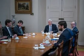 Kast reúne a los secretarios generales del oficialismo para mejorar la coordinación