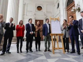 A siete años del 18-O, el oficialismo firma un compromiso contra la violencia y el Gobierno descarta marchas autorizadas en la RM