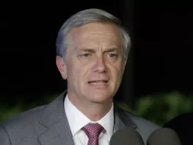 Kast instruye expulsar a los extranjeros detenidos en los desórdenes del 18-O y Migraciones inicia la revocación de sus residencias