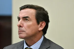 Oposición evalúa acusación constitucional contra el ministro Rabat; él afirma que Kast no sabía de las rebajas de penas