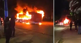 Queman un bus RED en Conchalí y detienen a tres personas por desórdenes en Maipú durante la noche del viernes
