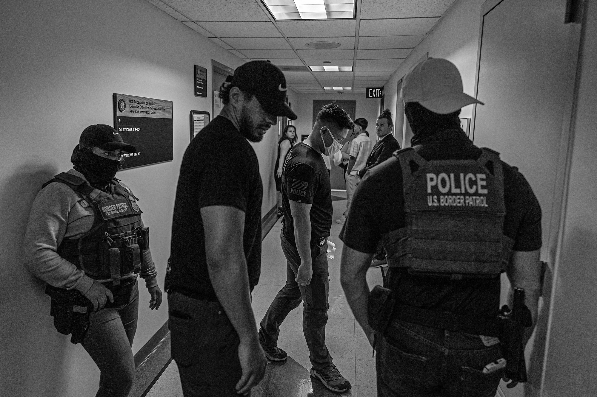 EE.UU.: oficiales federales de inmigración disparan y hieren a dos personas en Portland