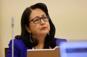 Reajuste al Sector Público: Polémica por la "Ley de Amarre" y Críticas desde la Contraloría