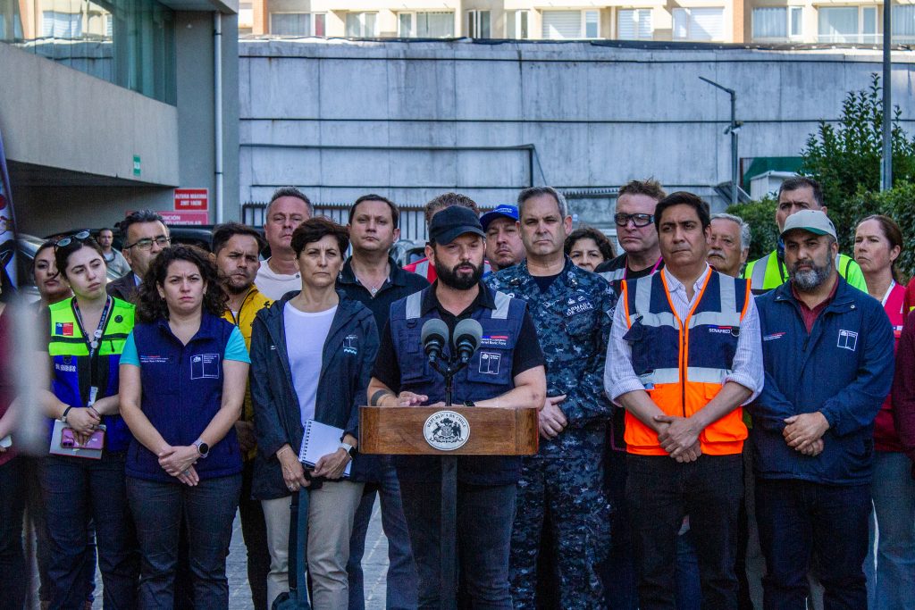 Incendios en Chile: Líderes Políticos Prometen Acción Rápida Mientras la Tragedia y la Solidaridad Marcan la Crisis